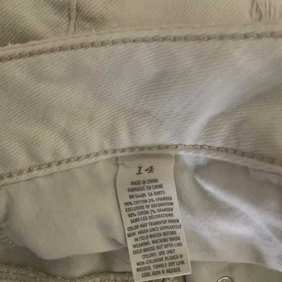 American Eagle Distressed Denim Shorts Size 14 Cream - Picture 3 of 7